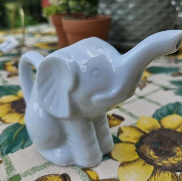 Small Elephant Cream Pitcher - Picture 2 of 3